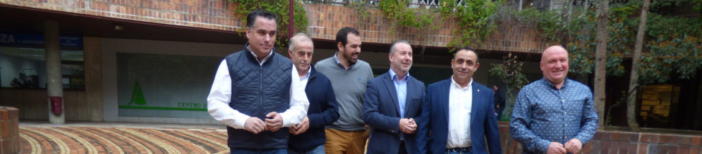 Honorato Meneses, presidente de Asaja Palencia, junto al comité ejecutivo y el presidente regional, Donaciano Dujo