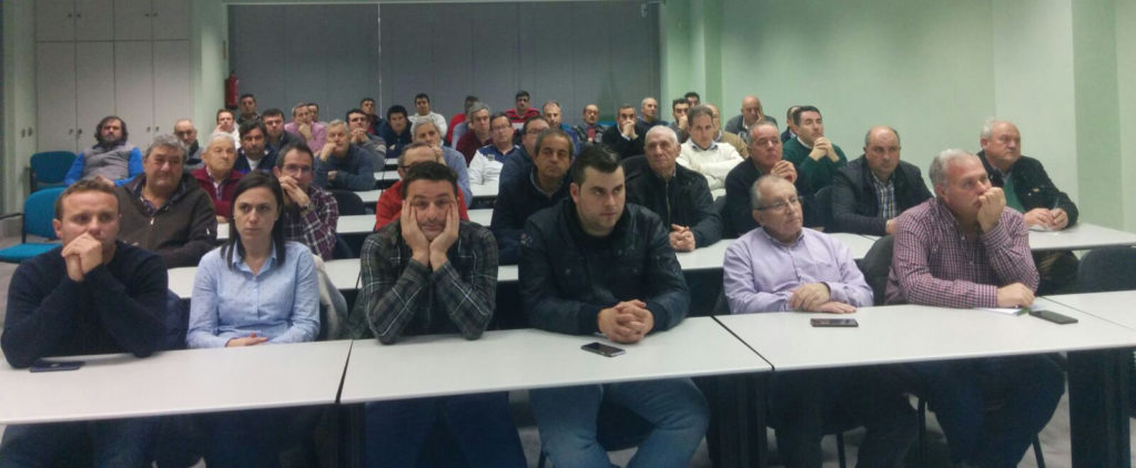 asistentes a la conferencia sobre peritaciones en asaja palencia