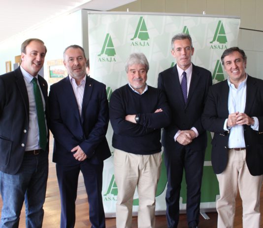 ASAJA distingue con la Insignia de Oro a D. Ángel Martín Fuentes, jefe de la Unidad de Desarrollo Agrario de la Sección Agraria Comarcal de Ávila
