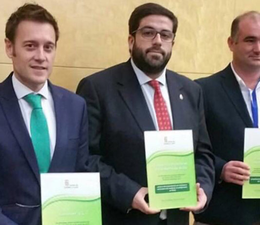Javier Martín, socio de ASAJA-Ávila, recibe de la Junta la Autorización Ambiental Integrada Jornada Medio Ambiente