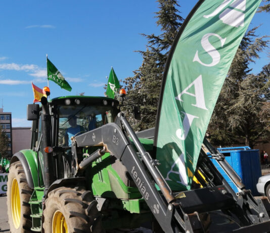 Agricultores, ganaderos y cazadores convocan una gran manifestación en Madrid el 20 de marzo en defensa del mundo rural
