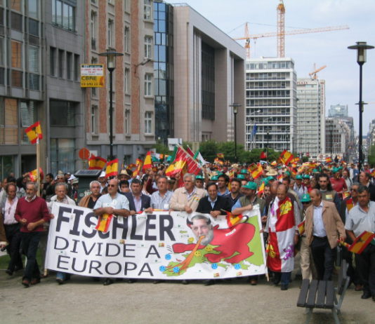 LOS REMOLACHEROS DE CASTILLA Y LEÓN NO SE RESIGNAN Y PLANTAN CARA A FISCHLER EN BRUSELAS