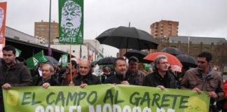 LOS REYES MAGOS DE ASAJA ENTREGAN SU CARGAMENTO DE CARBÓN PARA ARIAS CAÑETE, EN UNA PROTESTA SECUNDADA POR VARIOS CENTENARES DE AGRICULTORES Y GANADEROS