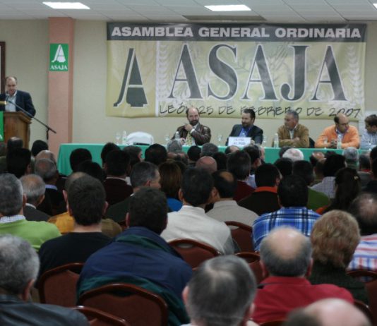 ASAJA EXIGE COMPROMISOS CONCRETOS AL GOBIERNO EN EL TRANSCURSO DE LA ASAMBLEA GENERAL Asamblea General Ordinaria 2007