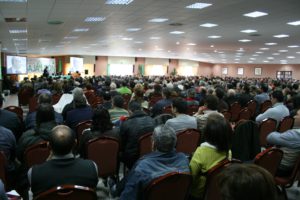 Multitudinaria asistencia al acto conmemorativo