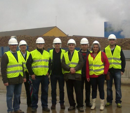 LOS DIRIGENTES DE ASAJA VISITAN LA FÁBRICA AZUCARERA DE LA BAÑEZA Y HACEN UNA FIRME DEFENSA DEL CULTIVO DE LA REMOLACHA