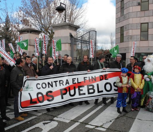 CARBÓN DE LOS REYES MAGOS DE ASAJA PARA LA JUNTA, PARA QUE FRENE EL RECORTE DE SERVICIOS DE LOS HABITANTES DEL MEDIO RURAL