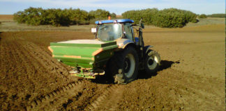 ASAJA constata que muchos jubilados del campo están dejando este año la agricultura y por lo tanto de compatibilizar su pensión con los ingresos agrarios Abonando tierra