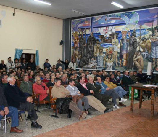 DOSCIENTOS AGRICULTORES EN LA CHARLA DE SAHAGÚN