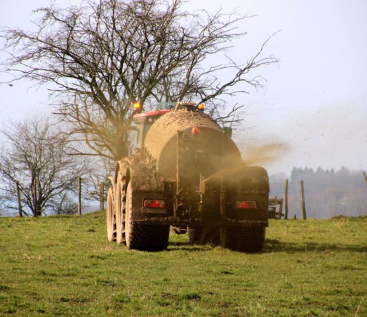 ASAJA califica de insuficiente la moratoria para adaptar la maquinaria de aplicación de purines