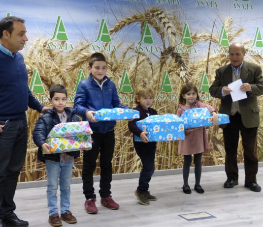 ENTREGADOS LOS PREMIOS DEL CONCURSO DE CUENTOS DE NAVIDAD DE ASAJA PALENCIA