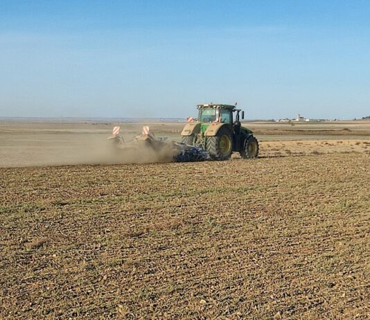 Castilla y León defiende una discriminación positiva para el agricultor profesional y pide quitar la degresividad en la PAC