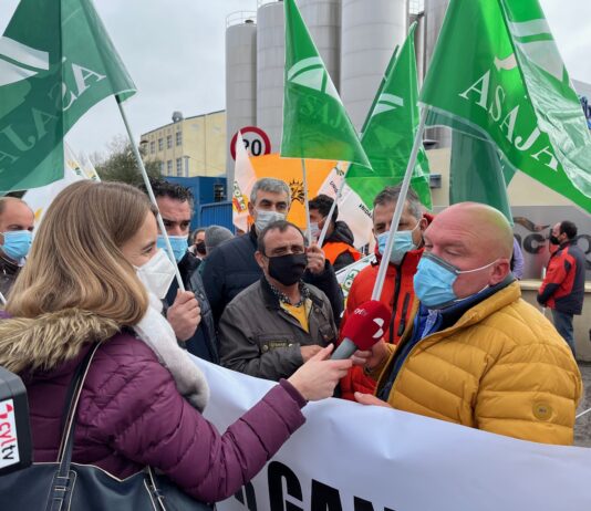 El sector reclamó que la industria pague un precio justo por la leche mientras el Gobierno sigue impasible