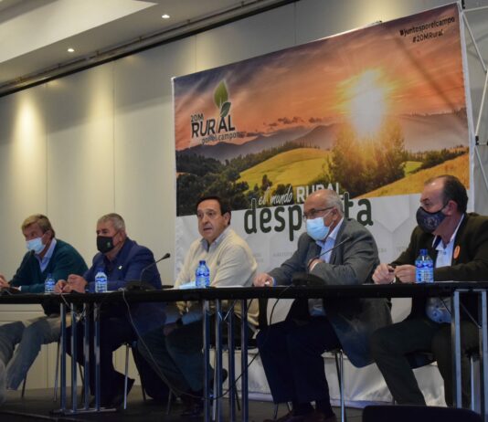 Agricultores, ganaderos y cazadores convocan una gran manifestación en Madrid el 20 de marzo en defensa del mundo rural
