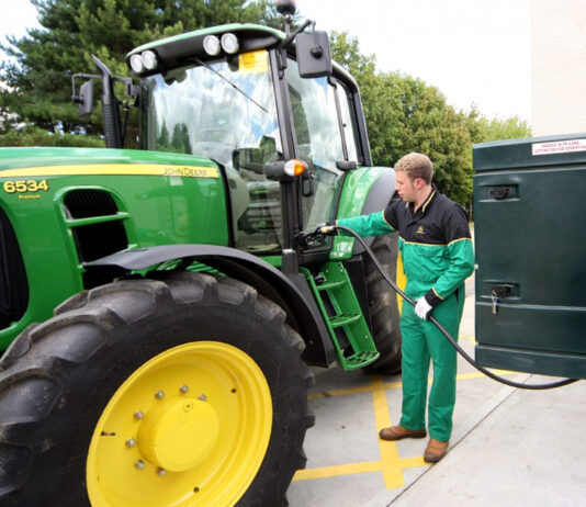 Se prorrogan hasta fin de año la ayuda directa al gasóleo y la rebaja del IVA de alimentos esenciales