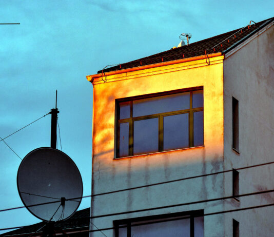 La Junta ayuda con hasta 400 € por instalaciones de señal de televisión tras el apagón de la TDT estándar