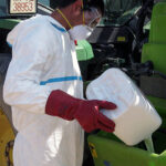 Aplicar fitosanitarios en explotaciones ajenas obliga a la inscripción en una categoría específica del ROPO