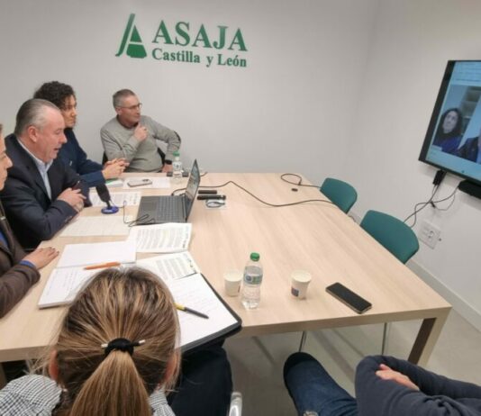 El Parlamento Europeo recoge la petición conjunta de las organizaciones agrarias de Castilla y León en defensa de una PAC que fortalezca la agricultura y el medio rural
