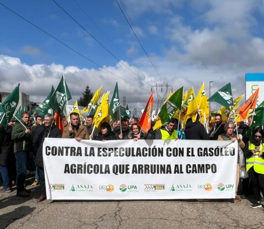 Los agricultores de Castilla y León alzan la voz contra la especulación con el precio del carburante