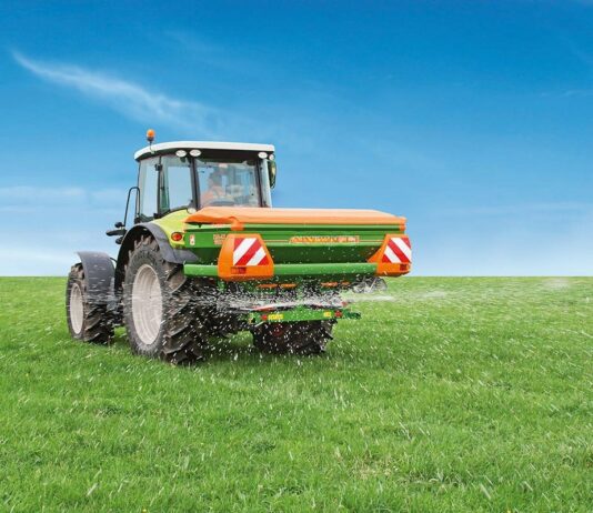 El Gobierno amplía en 230 millones las ayudas por la subida de fertilizantes y gasóleo agrícola