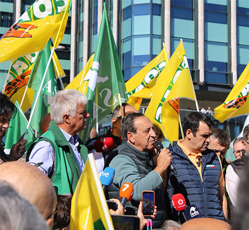 Las OPAs agradecen el comportamiento ejemplar del campo en Madrid y estudian un nuevas movilizaciones