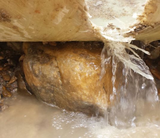 ASAJA denuncia las constantes fugas en el sector 3 de canal de Villagonzalo