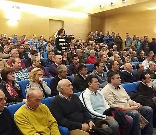 ASAJA Salamanca alerta de que continuarán las multas a los regantes hasta que no se hayan constituido las comunidades Público asistente a la jornada de regadío. Foto: ASAJA Salamanca