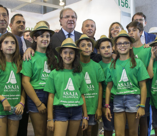 ASAJA Salamanca cierra Salamaq 2018 con 1.200 visitantes atendidos Representantes de ASAJA Salamanca y de las administraciones. Foto: ASAJA Salamanca.