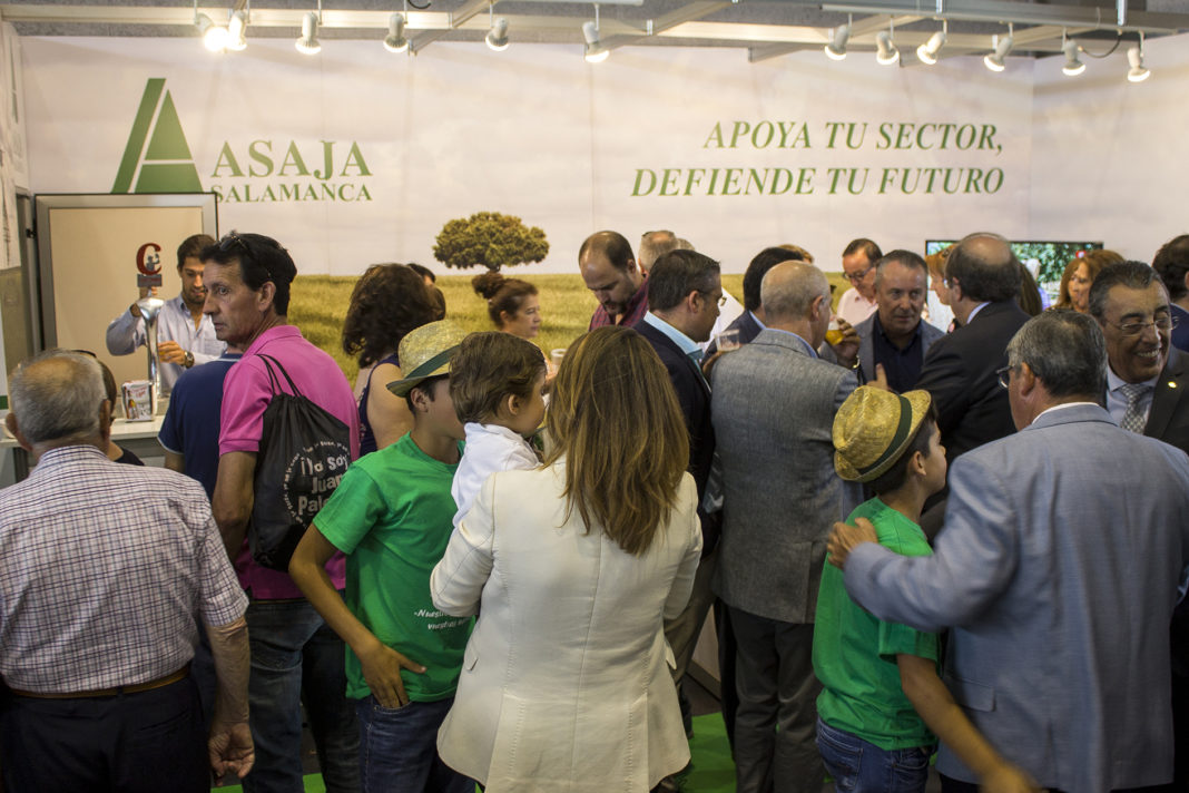 Un momento en el expositor de ASAJA Salamanca. FOTO: ASAJA Salamanca