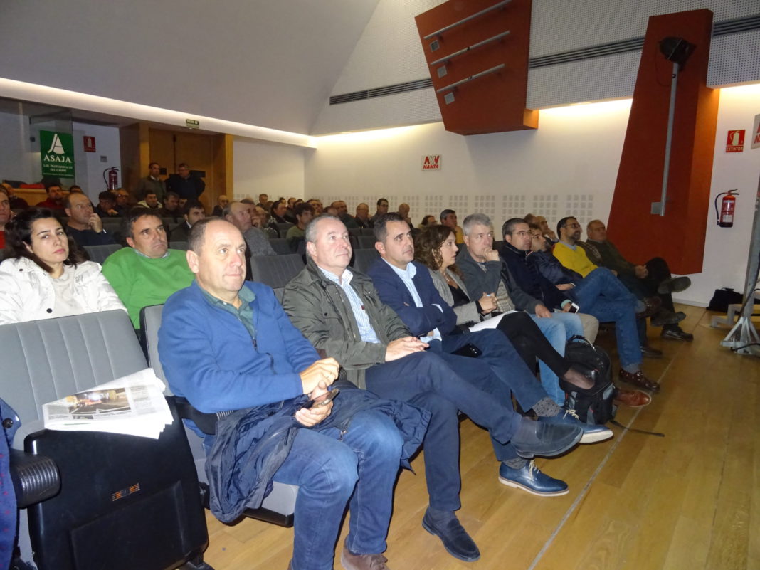 Representantes de ASAJA, en Vitigudino. Representantes de ASAJA, en Vitigudino.