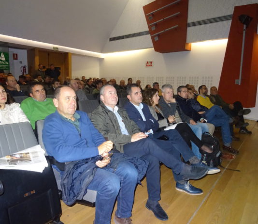 ASAJA Salamanca reúne a 150 personas en una jornada en Vitigudino Representantes de ASAJA, en Vitigudino.