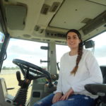 Convocadas nuevas ayudas para incorporación de jóvenes y modernización de explotaciones Una joven agricultora salmantina. FOTO: VGA