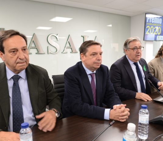 Luis Planas señala que la rentabilidad de las explotaciones es clave para incorporar a los jóvenes a la actividad agroganadera