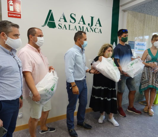 ASAJA Salamanca entrega los premios ‘Los domingos come sencillo: chuletón cordero o cochinillo’ Entrega de premios en la sede de ASAJA Salamanca. FOTO: ASAJA Salamanca.