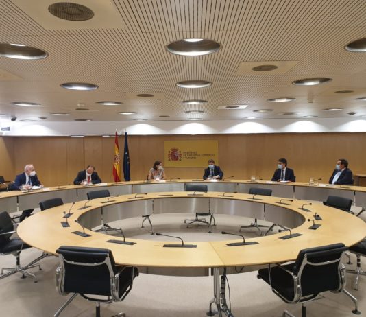 El Gobierno se reúne con la Plataforma de afectados de la cadena agroalimentaria española por los aranceles de Estados Unidos