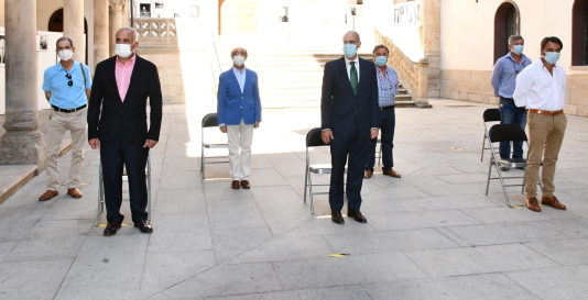 La Diputación firma un protocolo de colaboración con asociaciones del toro de lidia para apoyar al sector