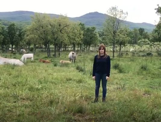 ASAJA: «La crisis no debe paralizar los avances de la mujer como protagonista del mundo rural» Una ganadera salmantina.