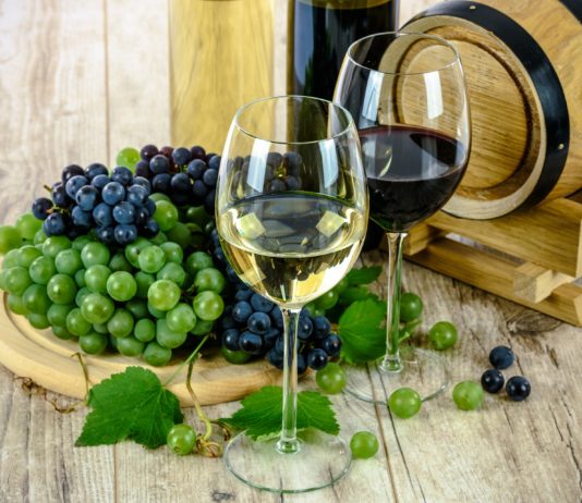 El volumen mínimo de alcohol contenido en los subproductos eliminados de vinificación deberá ser el 10 %