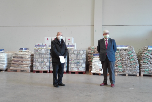 La Fundación Vicente Rodríguez Fabrés dona lotes de alimentos básicos para ancianos, familias y personas necesitadas