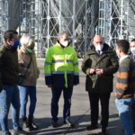 Desde 2019, se han incorporado 1.652 jóvenes y se han modernizado 1.982 explotaciones agrarias Jesús Julio Carnero, el quinto por la izquierda, en la visita a las instalaciones de Cobadú.