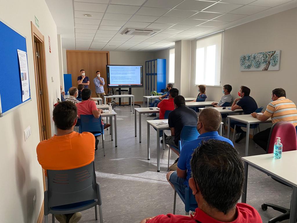 Jornada informativa sobre tarifas eléctricas, celebradas la sede de ASAJA Salamanca. Jornada informativa sobre tarifas eléctricas, celebradas la sede de ASAJA Salamanca.