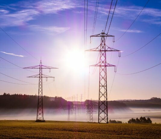 El Gobierno aprueba medidas fiscales coyunturales para bajar el precio de la luz