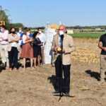 La patata de Castilla y León muestra la calidad a la distribución para alargar los meses que se adquiere este producto con origen en la comunidad En el centro, Jesús Julio Carnero, consejero de Agricultura, Ganadería y Desarrollo Rural.