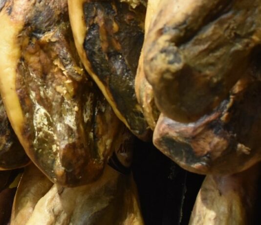 El Consejo General de Organizaciones Interprofesionales Agroalimentarias informa sobre las nuevas extensiones de norma del cerdo ibérico y del aceite de orujo de oliva