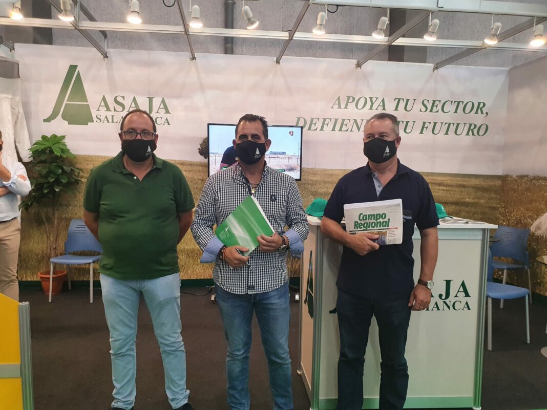 De ida a dcha: Julián Juanes, vicepresidente de ASAJA Salamanca; Juan Luis Delgado, presidente de ASAJA Salamanca; y Donaciano Dujo, presidente de ASAJA Castilla y León.