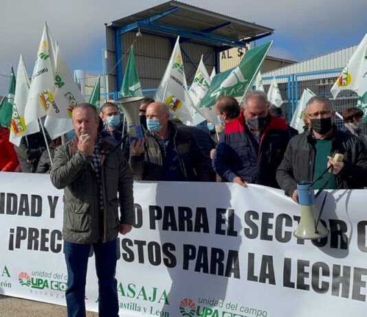 Los ganaderos estallan y avisan: sin precios dignos no habrá ni explotaciones, ni leche