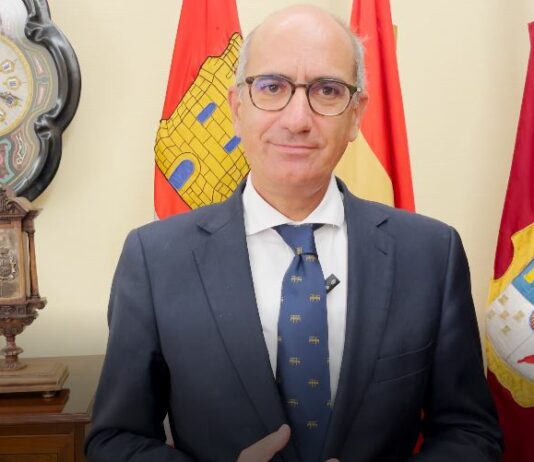 La Salina suscribe un acuerdo junto a diputaciones, empresas y universidades para la transformación digital y sostenible del sector agroalimentario