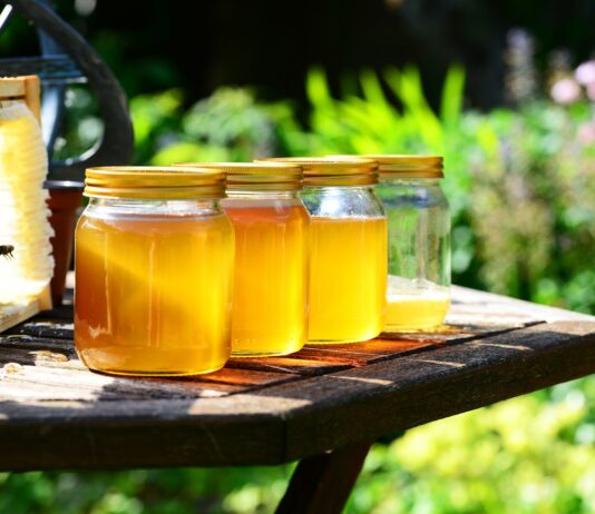 Insisten en la necesidad de que se obligue a un etiquetado claro de la miel y se modifique la normativa de movimientos de explotaciones