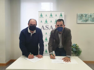 José Manuel Grau, director de Operaciones de MNM Solar, y Juan Luis Delgado, presidente de ASAJA Salamanca.