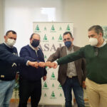 ASAJA Salamanca y MNM Solar firman un acuerdo de colaboración De izda a dcha, Santiago Zamarreño y José Manuel Grau (director comercial y director de operaciones de MNM Solar, respectivamente) y Juan Luis Delgado y Mariano Olea (presidente y gerente de ASAJA Salamanca, respectivamente).